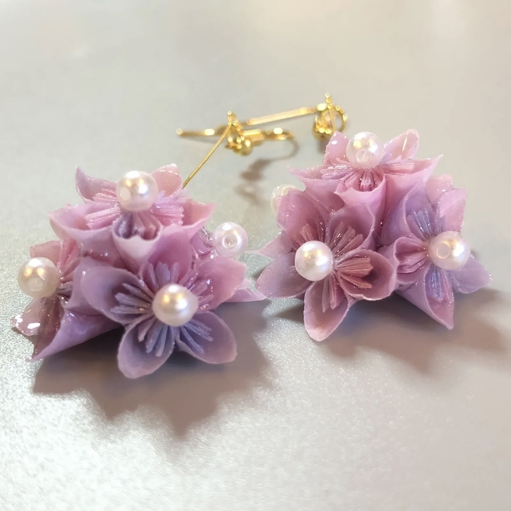 『花の贈りもの ーサクラー』 折り紙 くす玉 ピアス イヤリング | ピンク