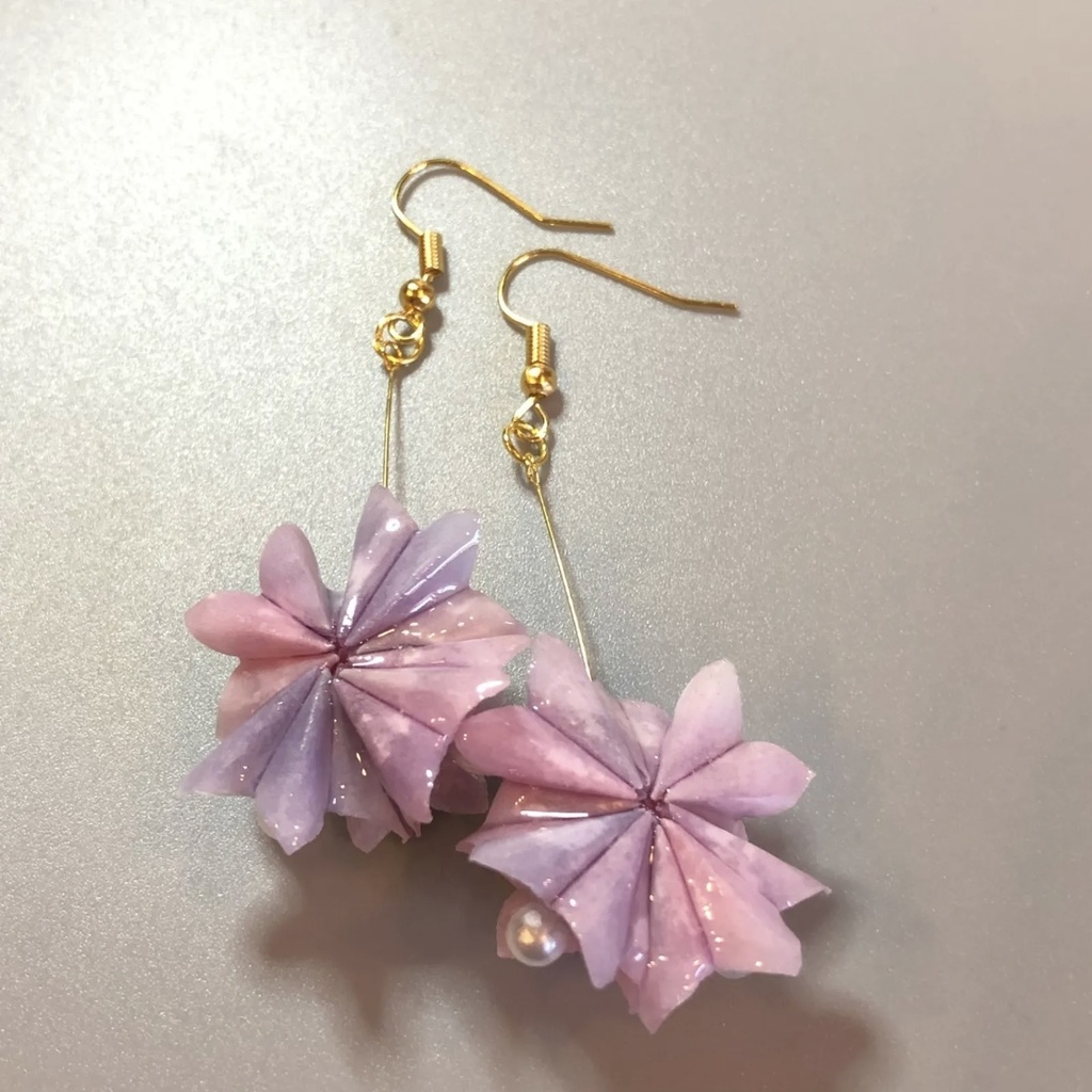 『花の贈りもの ーサクラー』 折り紙 くす玉 ピアス イヤリング | ピンク