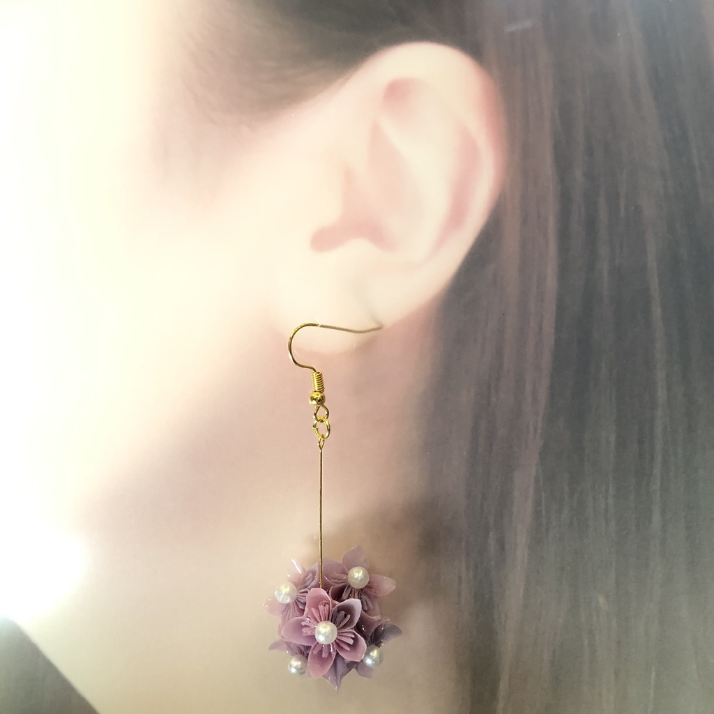 『花の贈りもの ーサクラー』 折り紙 くす玉 ピアス イヤリング | ピンク