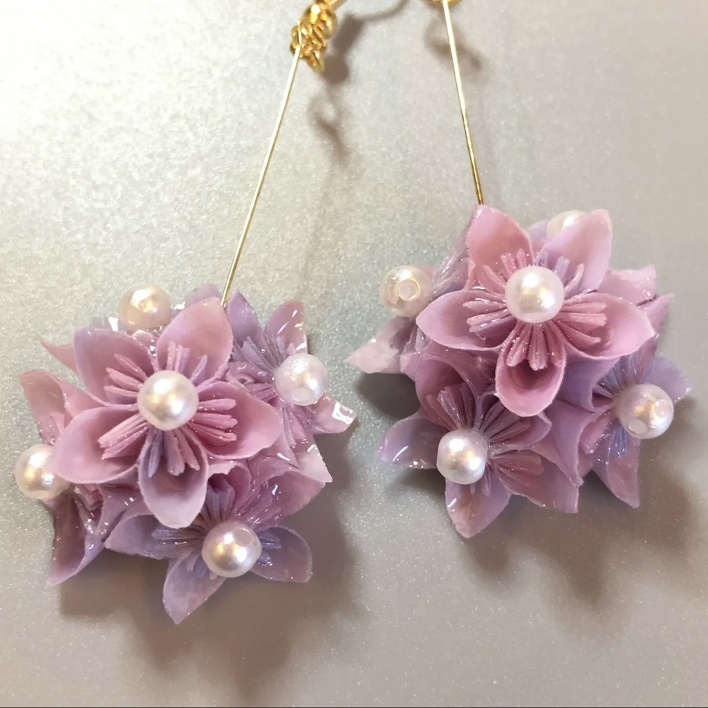 『花の贈りもの ーサクラー』 折り紙 くす玉 ピアス イヤリング | ピンク