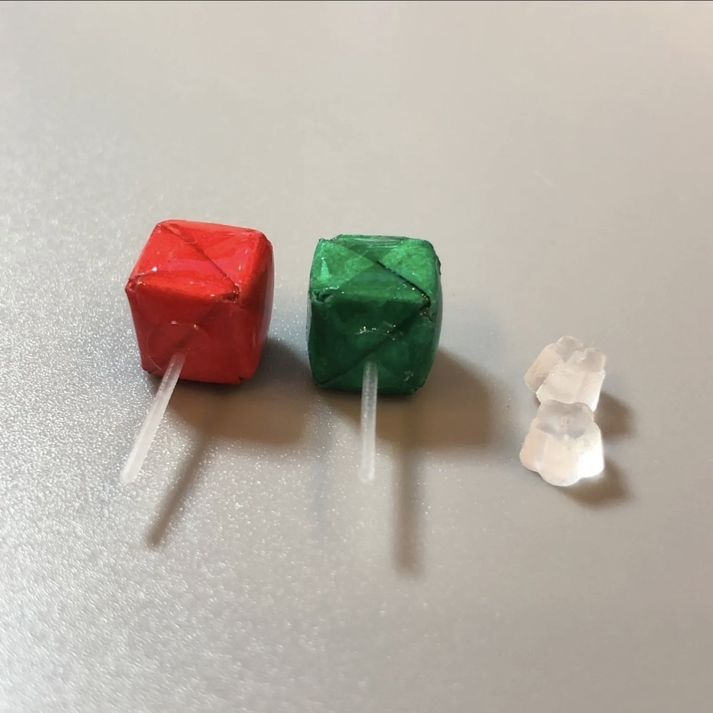 『キュービィ ークリスマスー』 折り紙 ピアス イヤリング | レッド×グリーン