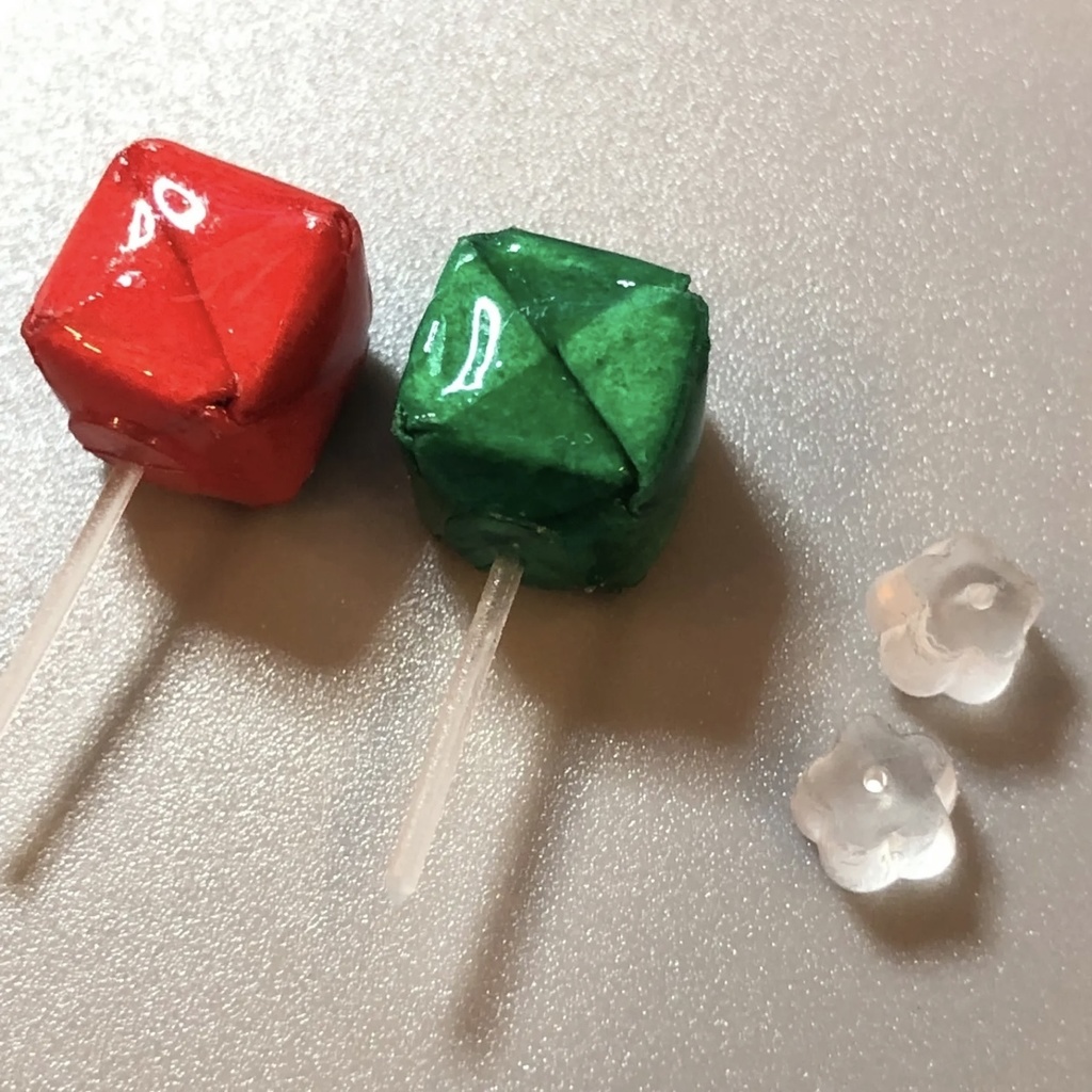 『キュービィ ークリスマスー』 折り紙 ピアス イヤリング | レッド×グリーン