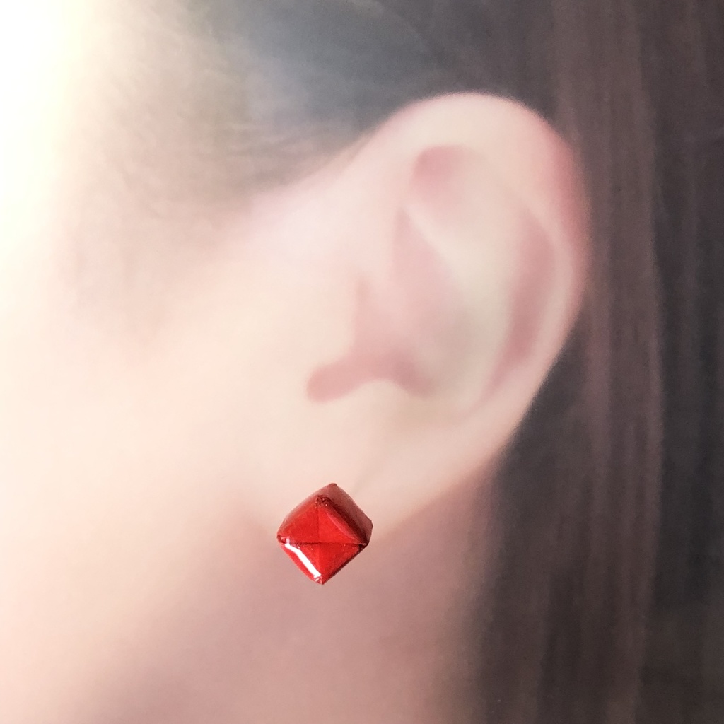 『キュービィ ークリスマスー』 折り紙 ピアス イヤリング | レッド×グリーン