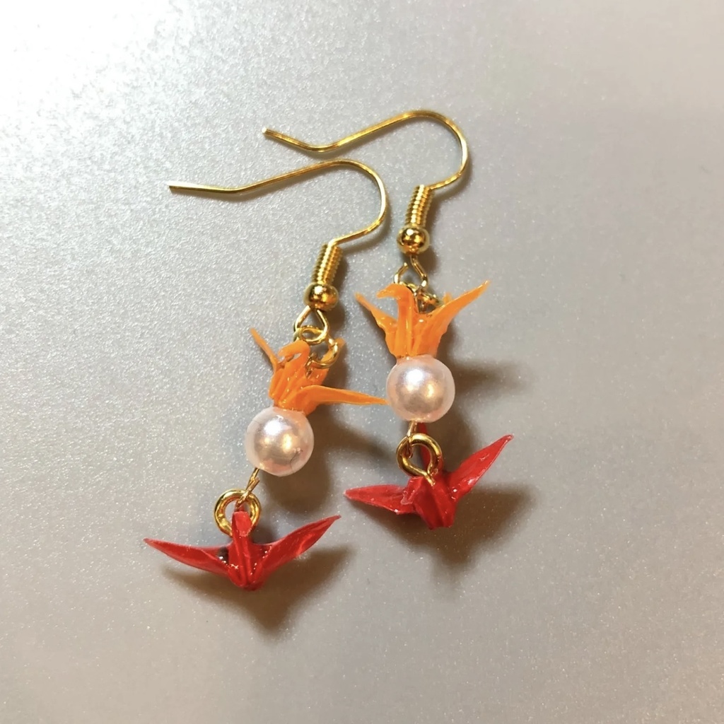 『鶴の帰り道』 折り紙 折り鶴 ピアス イヤリング | オレンジ×レッド