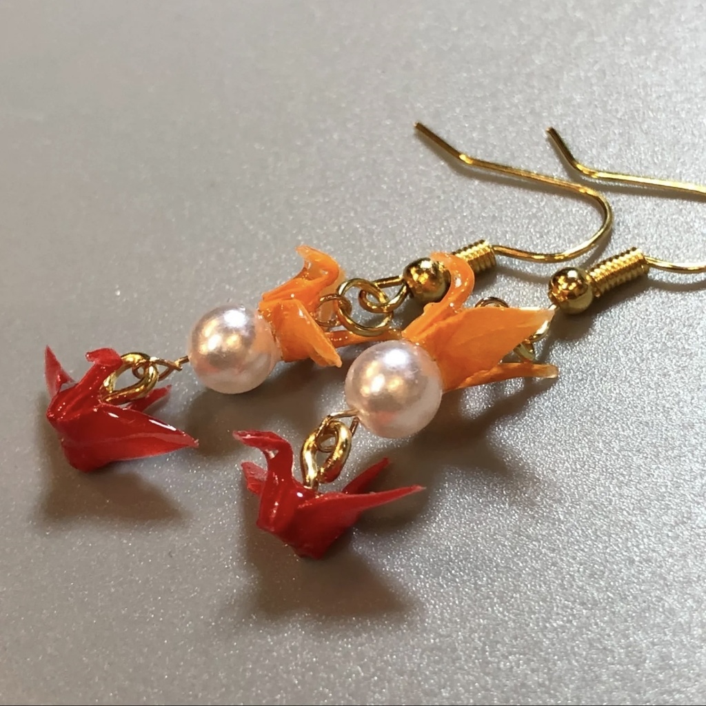 『鶴の帰り道』 折り紙 折り鶴 ピアス イヤリング | オレンジ×レッド