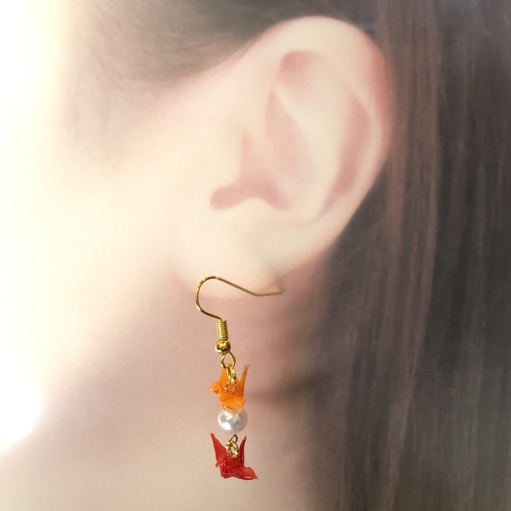 『鶴の帰り道』 折り紙 折り鶴 ピアス イヤリング | オレンジ×レッド