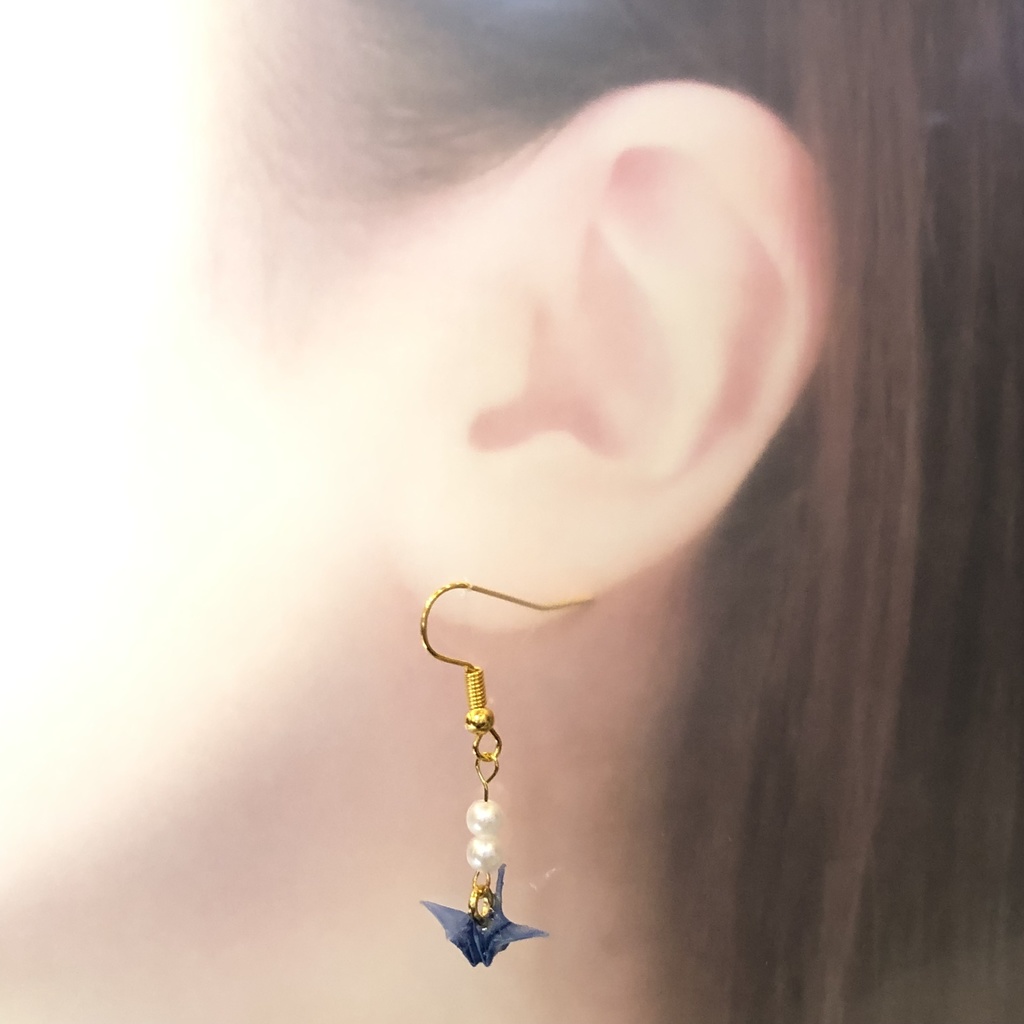 『鶴来る(つるきたる)2』 折り紙 折り鶴 ピアス イヤリング | ライトブルー