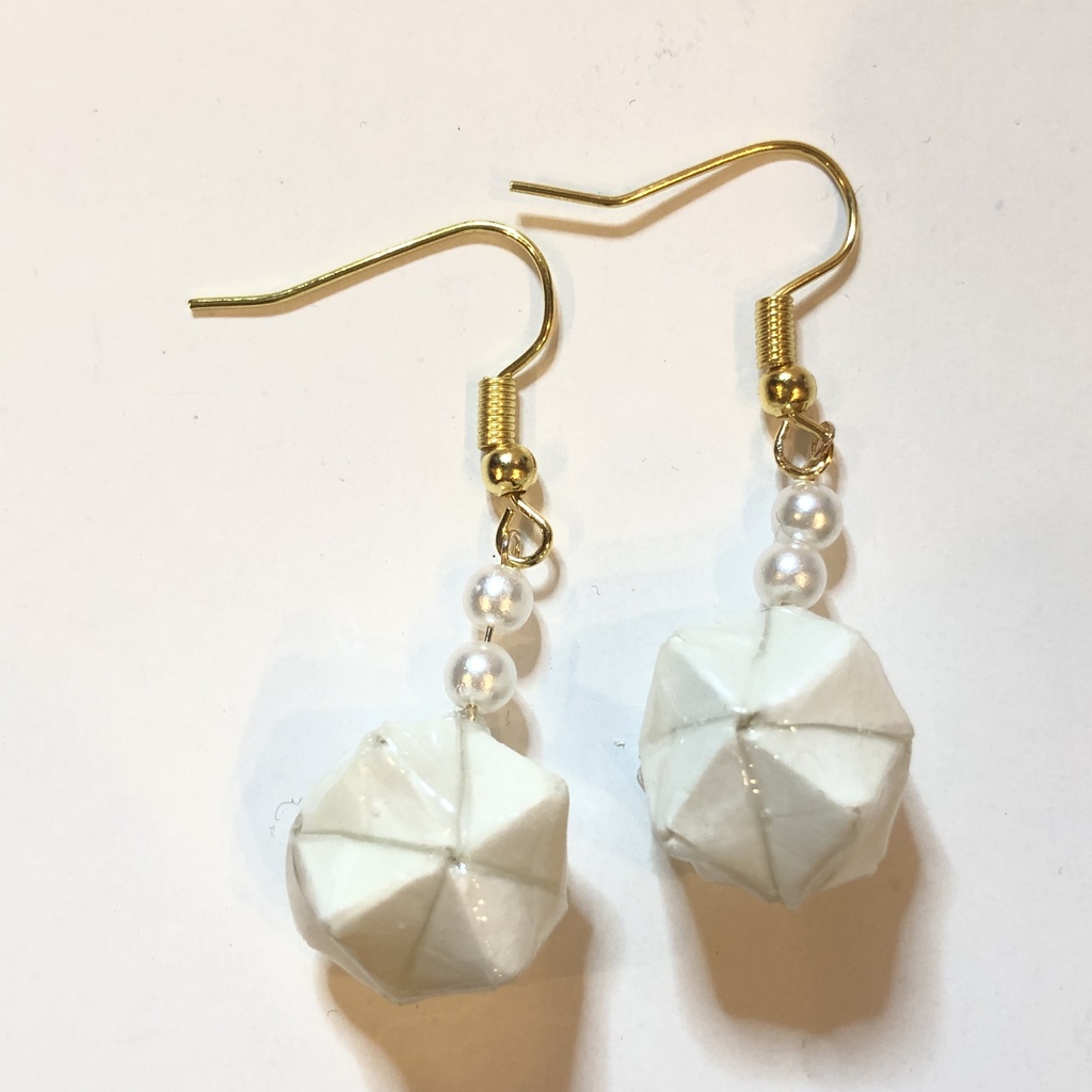 『SnowMix♪』 折り紙 くす玉 ピアス イヤリング | ホワイト