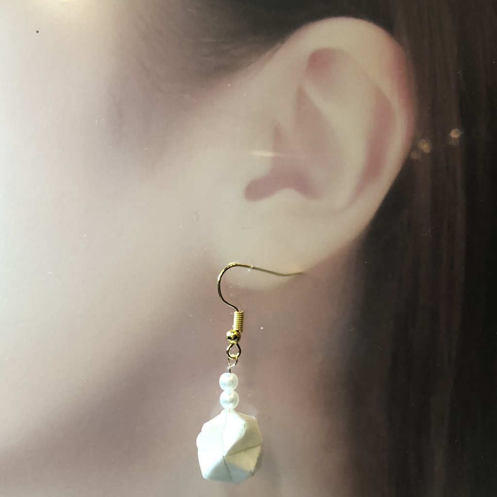 『SnowMix♪』 折り紙 くす玉 ピアス イヤリング | ホワイト