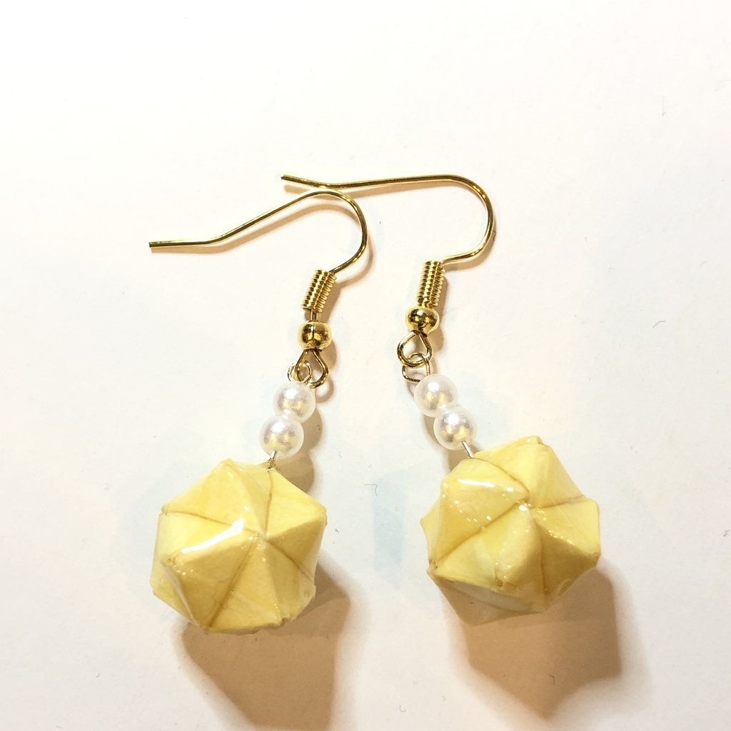 『SnowMix♪ ーはちみつー』 折り紙 くす玉 ピアス イヤリング | イエロー