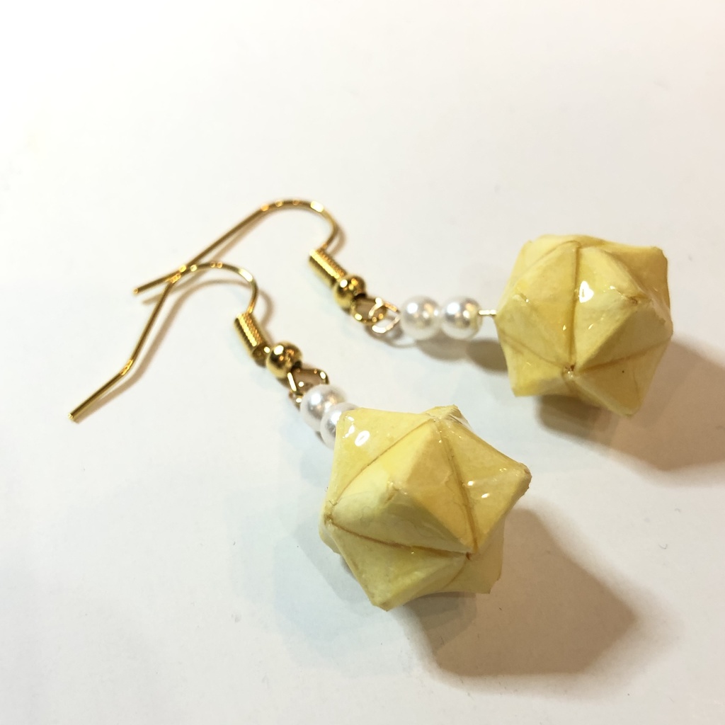 『SnowMix♪ ーはちみつー』 折り紙 くす玉 ピアス イヤリング | イエロー