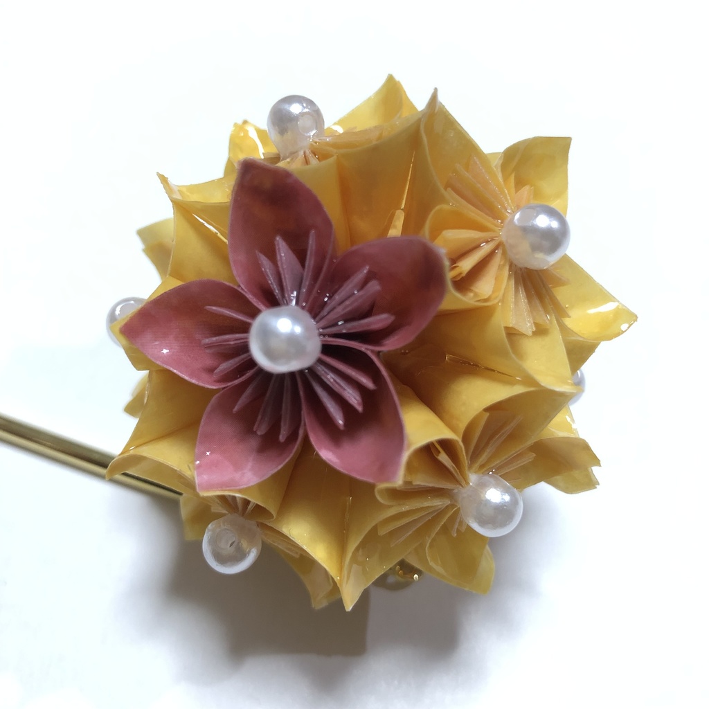 『華の舞』 折り紙 くす玉 かんざし 髪飾り | レッド × イエロー