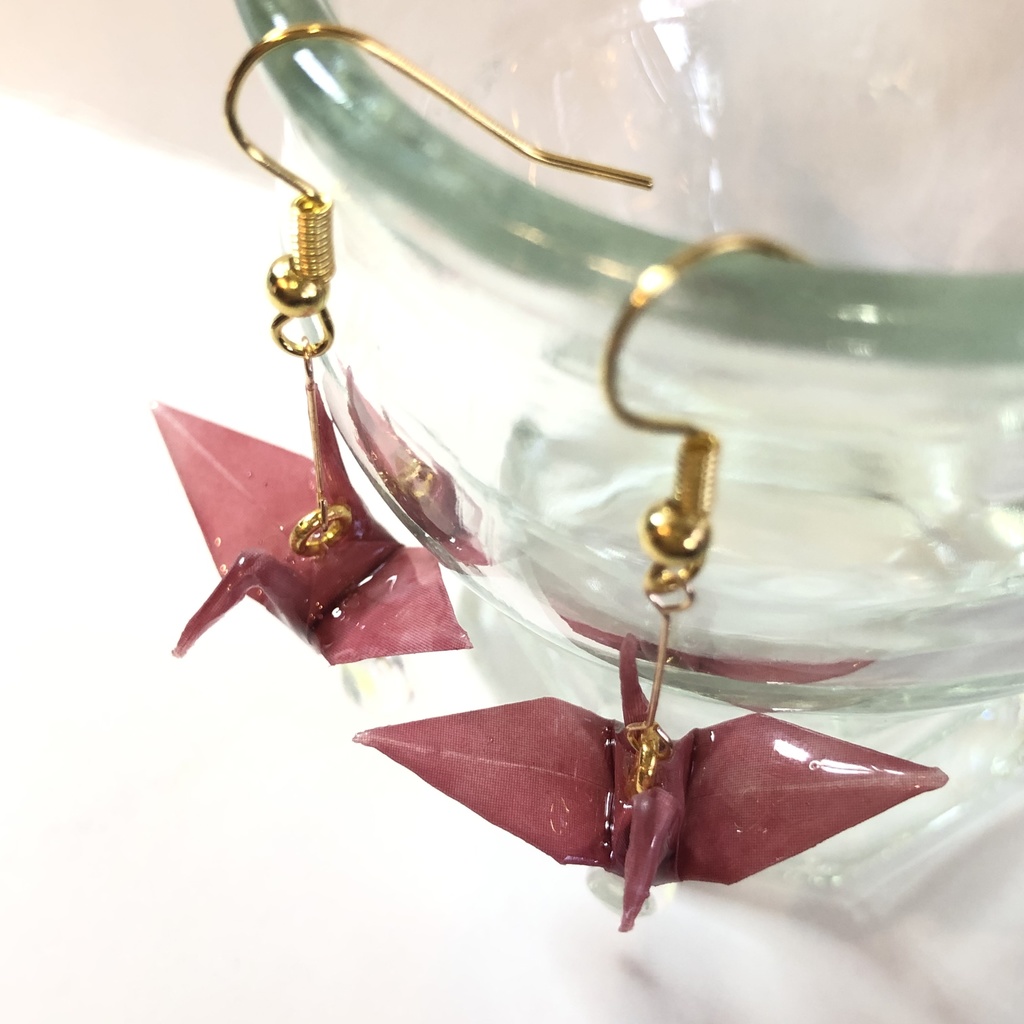 『鶴の涙』 折り紙 折り鶴 ピアス イヤリング | ダークレッド