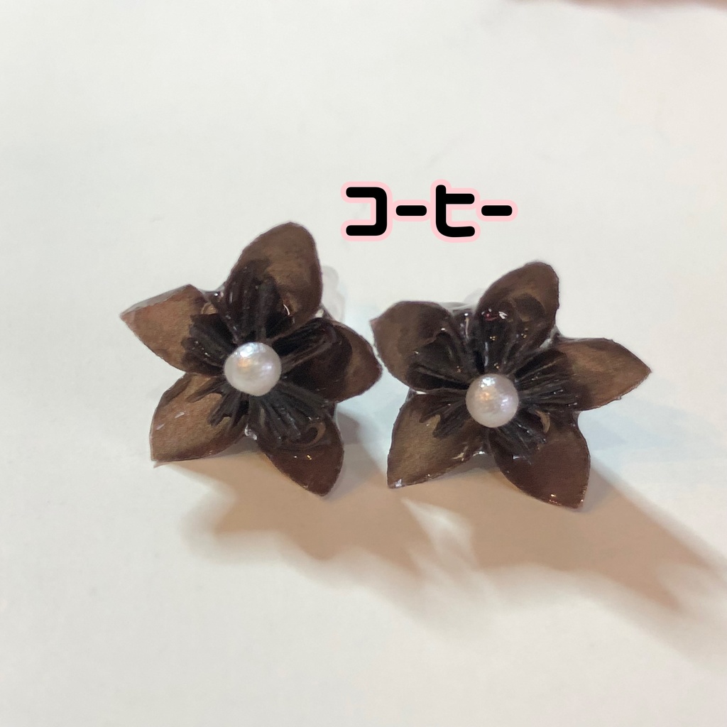 『花のかけら』 グラシンペーパー 折り紙 ピアス | 秋冬カラー