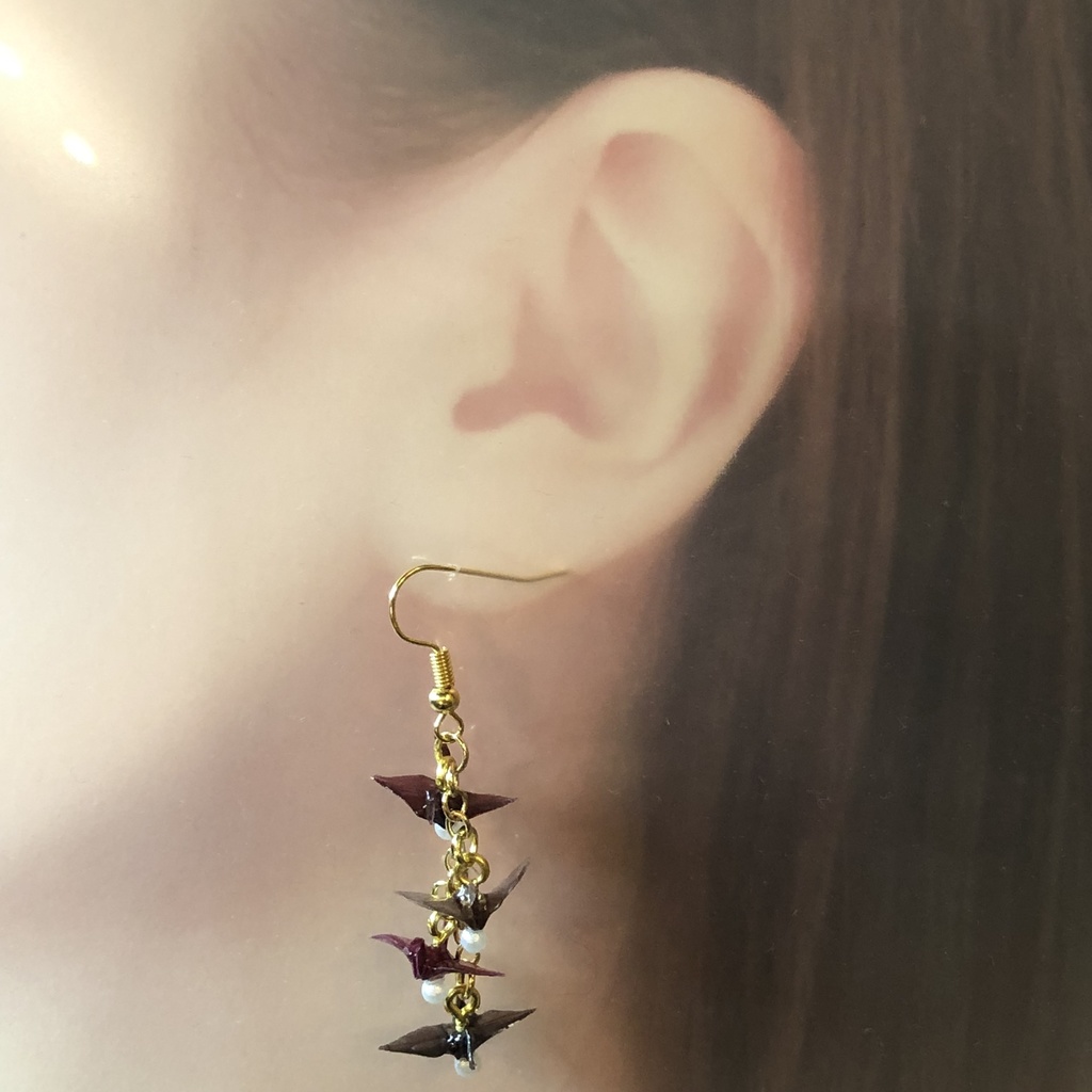 『鶴の再会』 折り紙 折り鶴 グラシンペーパー ピアス イヤリング | 秋冬カラー