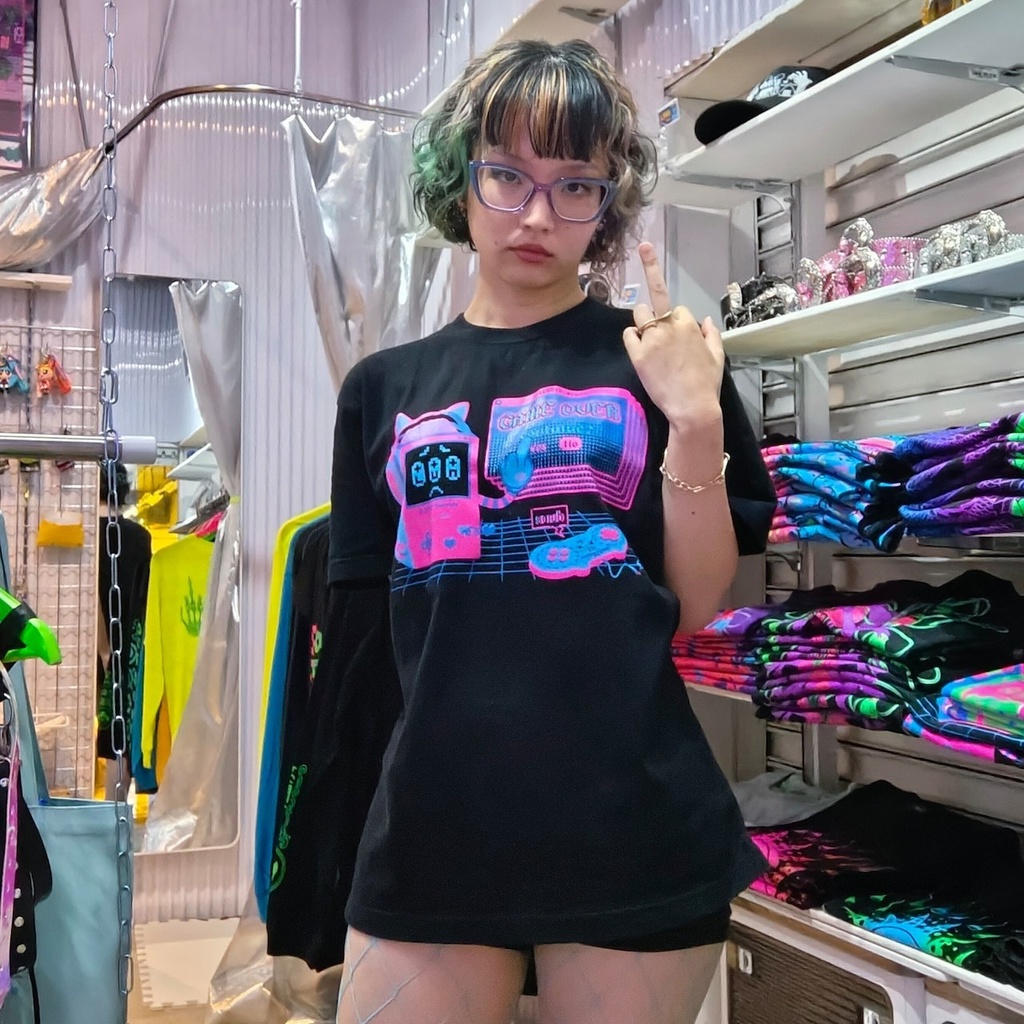 ゲームにキレてるゲームボーイ Tシャツ