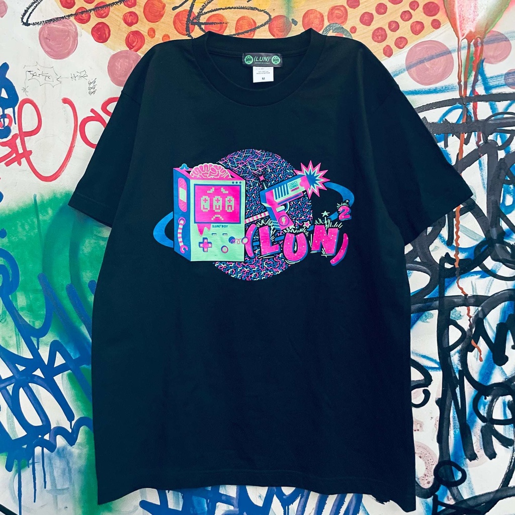 人にキレてるゲームボーイ Tシャツ