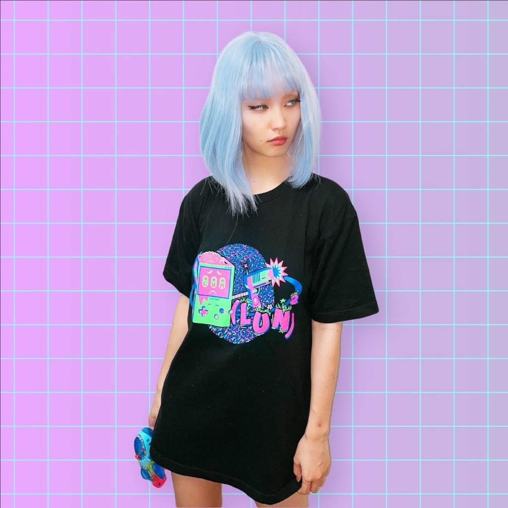人にキレてるゲームボーイ Tシャツ