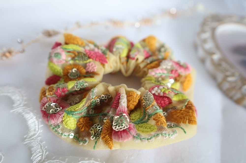 セリーヌ FEエンゲージ イメージ シュシュ ポニーフック