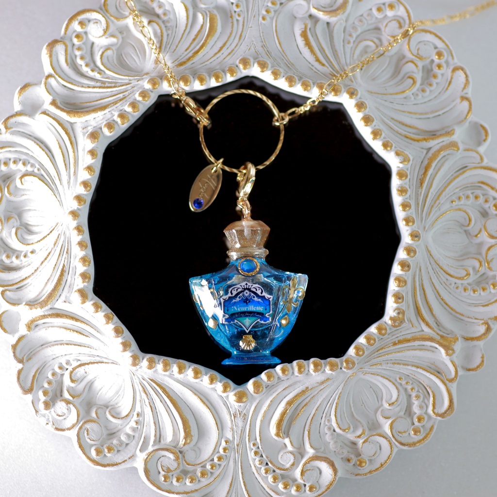 ヌヴィレットイメージ・香水瓶チャームネックレス