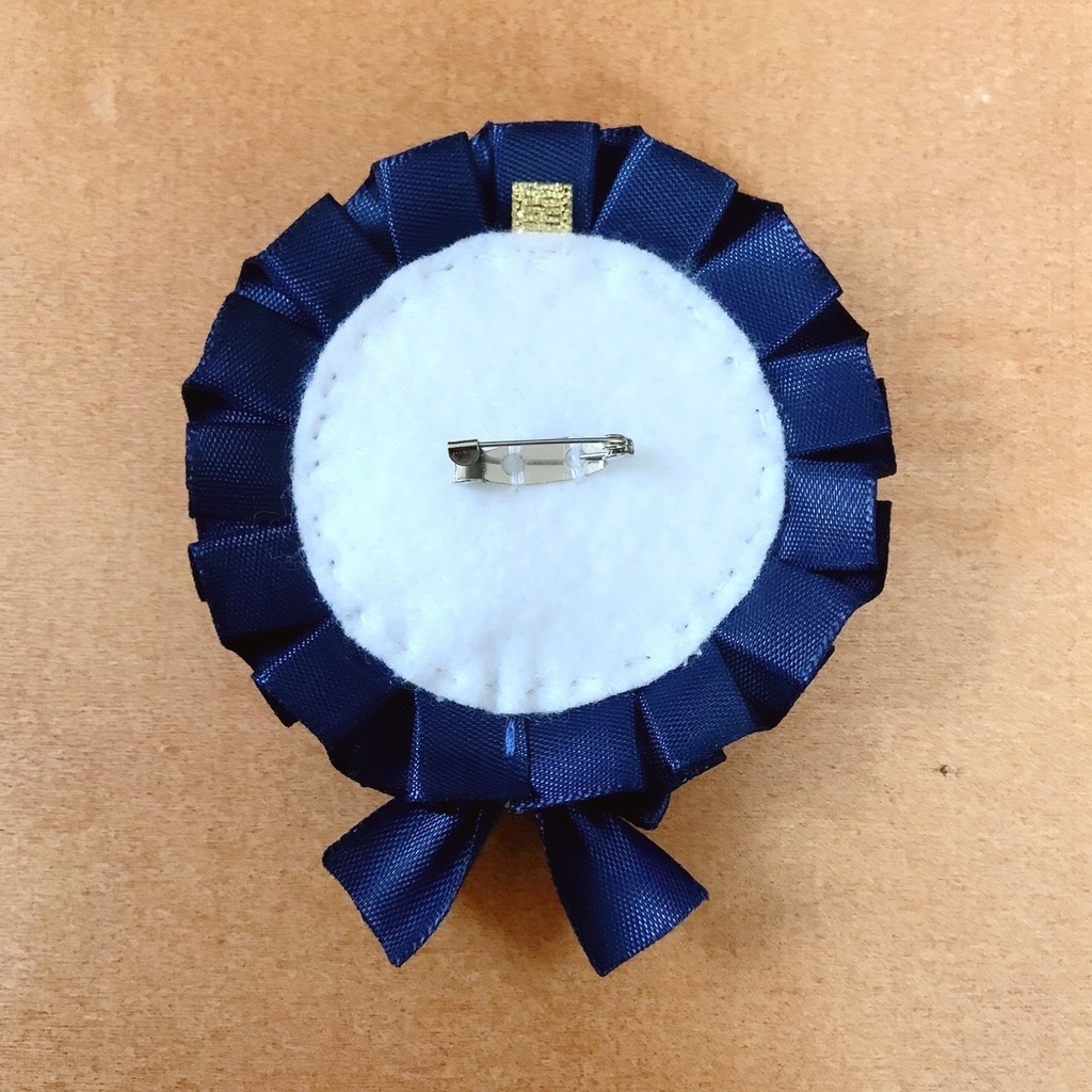 缶バッジロゼット バッグチャーム ネイビーブルー ホワイトローズ