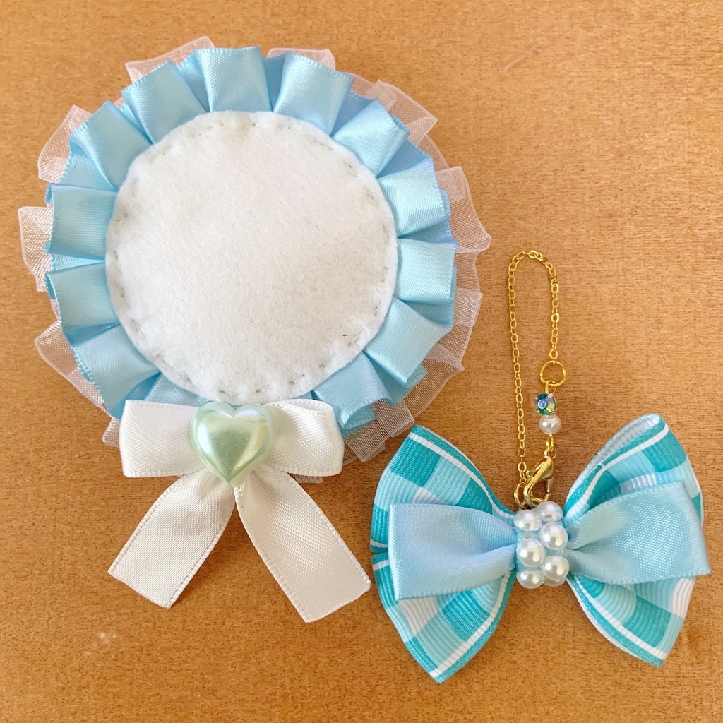 缶バッジロゼット バッグチャーム セット パステルブルーチェック ハート