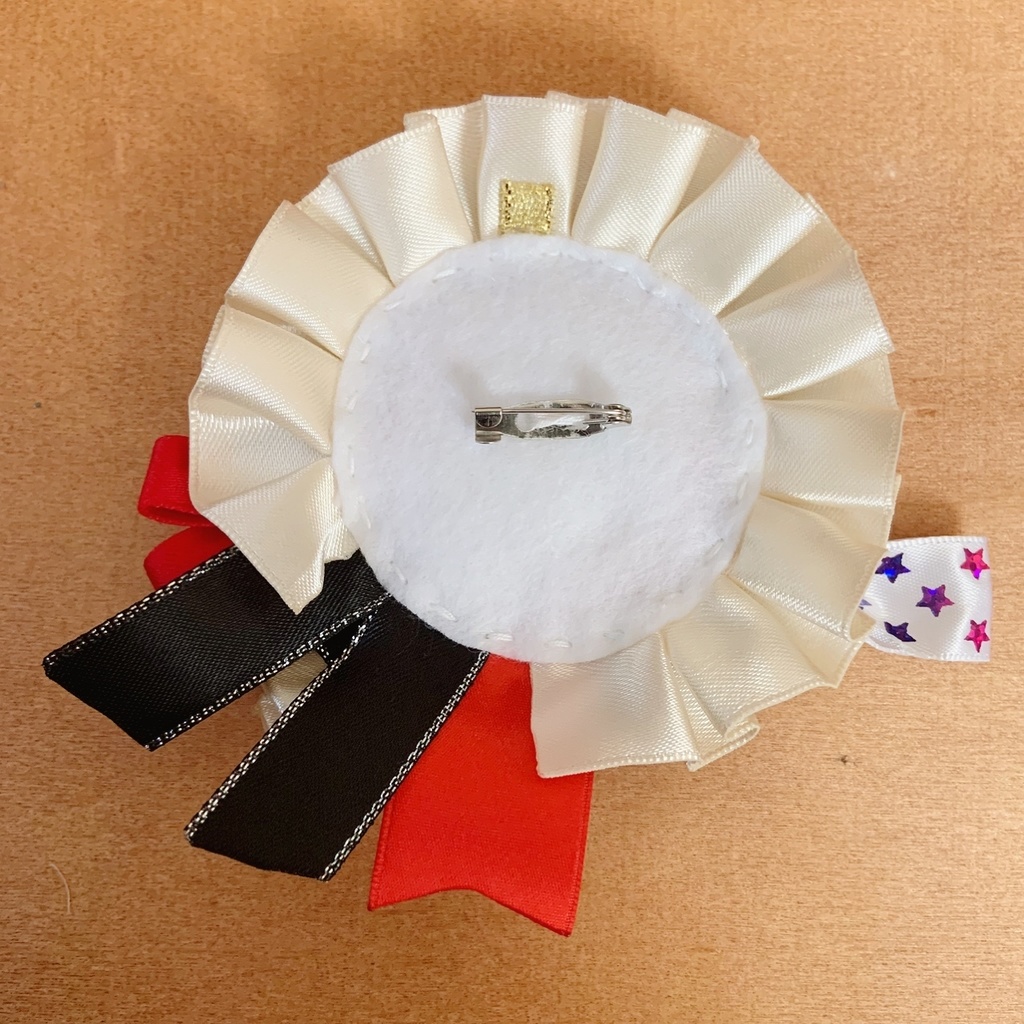 キーホルダーも付けられる 缶バッジロゼット レッド モノトーン スター