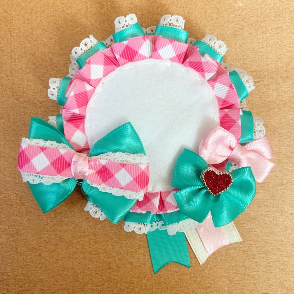 キーホルダーも付けられる 缶バッジロゼット ピンクチェック × ミント ハート