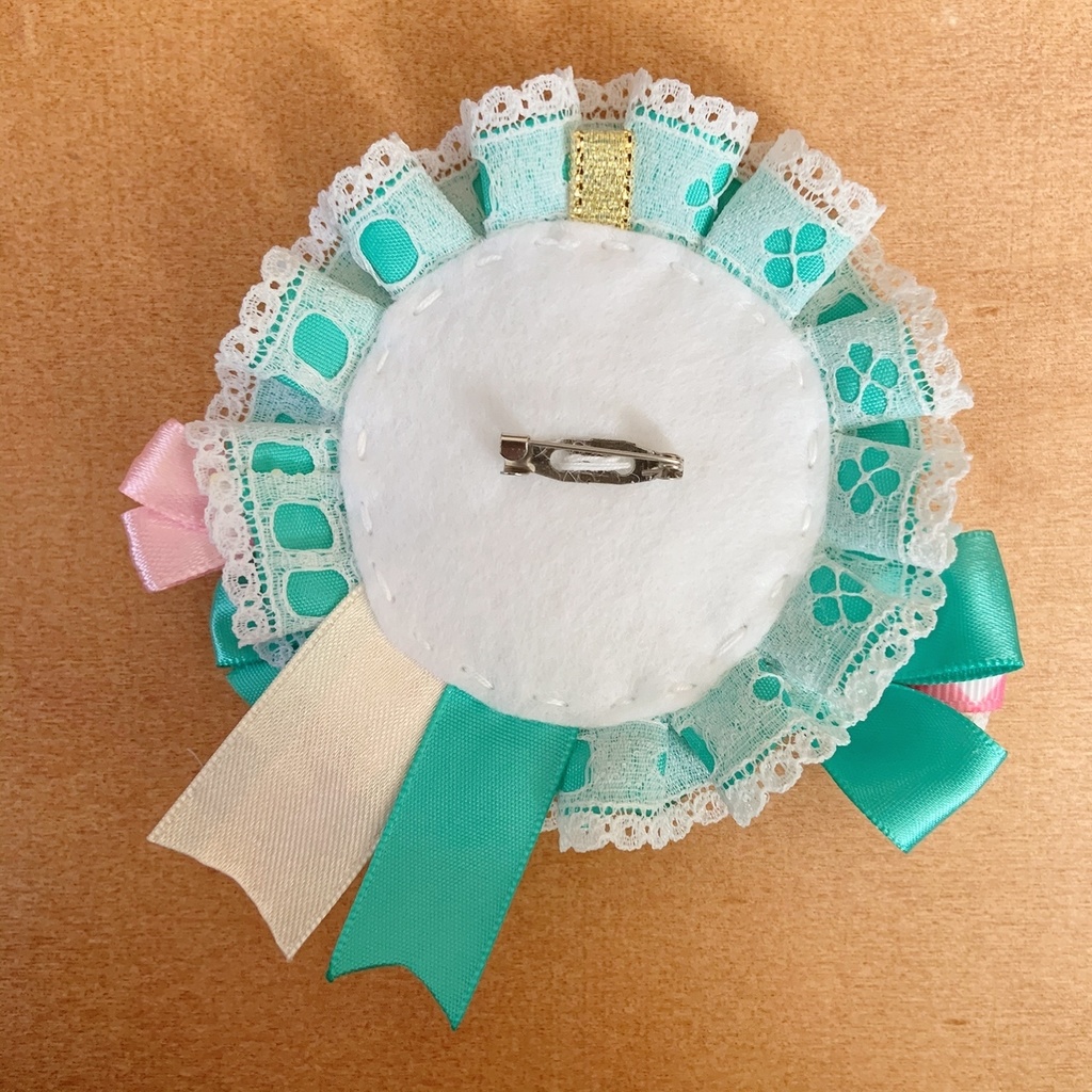 キーホルダーも付けられる 缶バッジロゼット ピンクチェック × ミント ハート