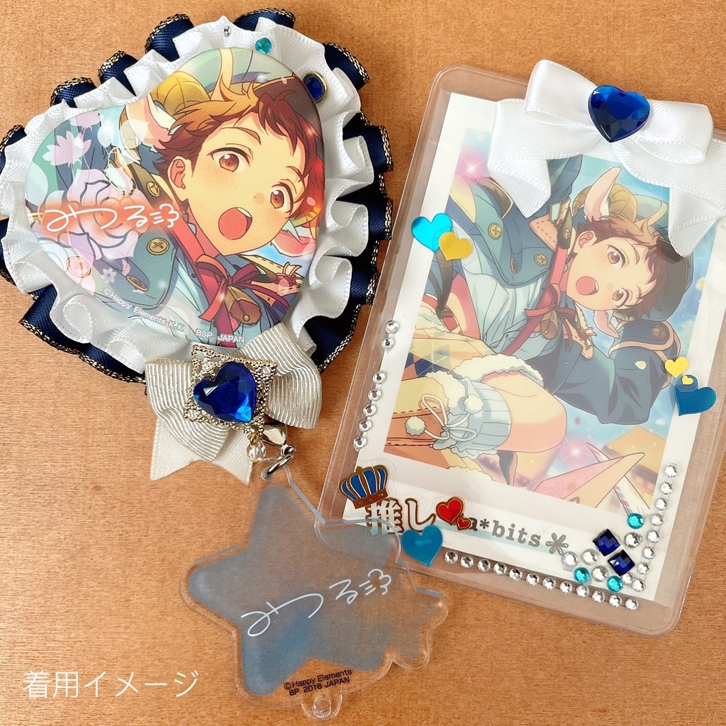 キーホルダーも付けられる ハート缶バッジロゼット カードケース レッド