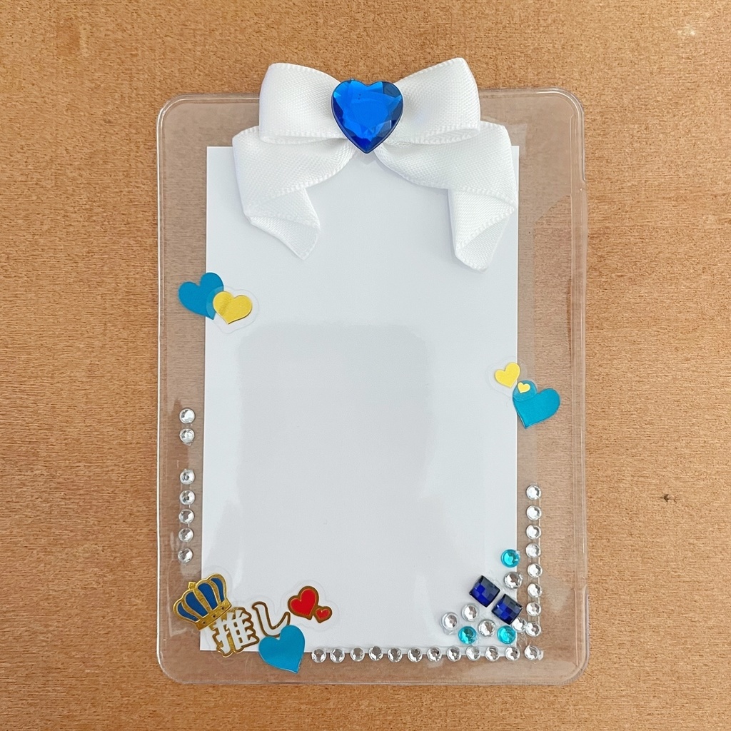 キーホルダーも付けられる ハート缶バッジロゼット カードケース ブルー