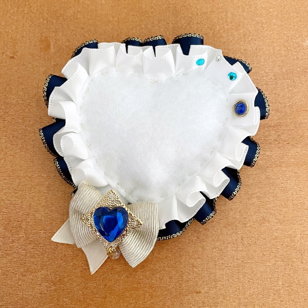 キーホルダーも付けられる ハート缶バッジロゼット カードケース ブルー