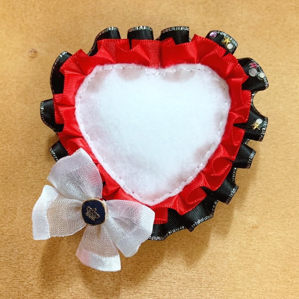 ハート缶バッジロゼット レッド × ブラック シルバーライン スター