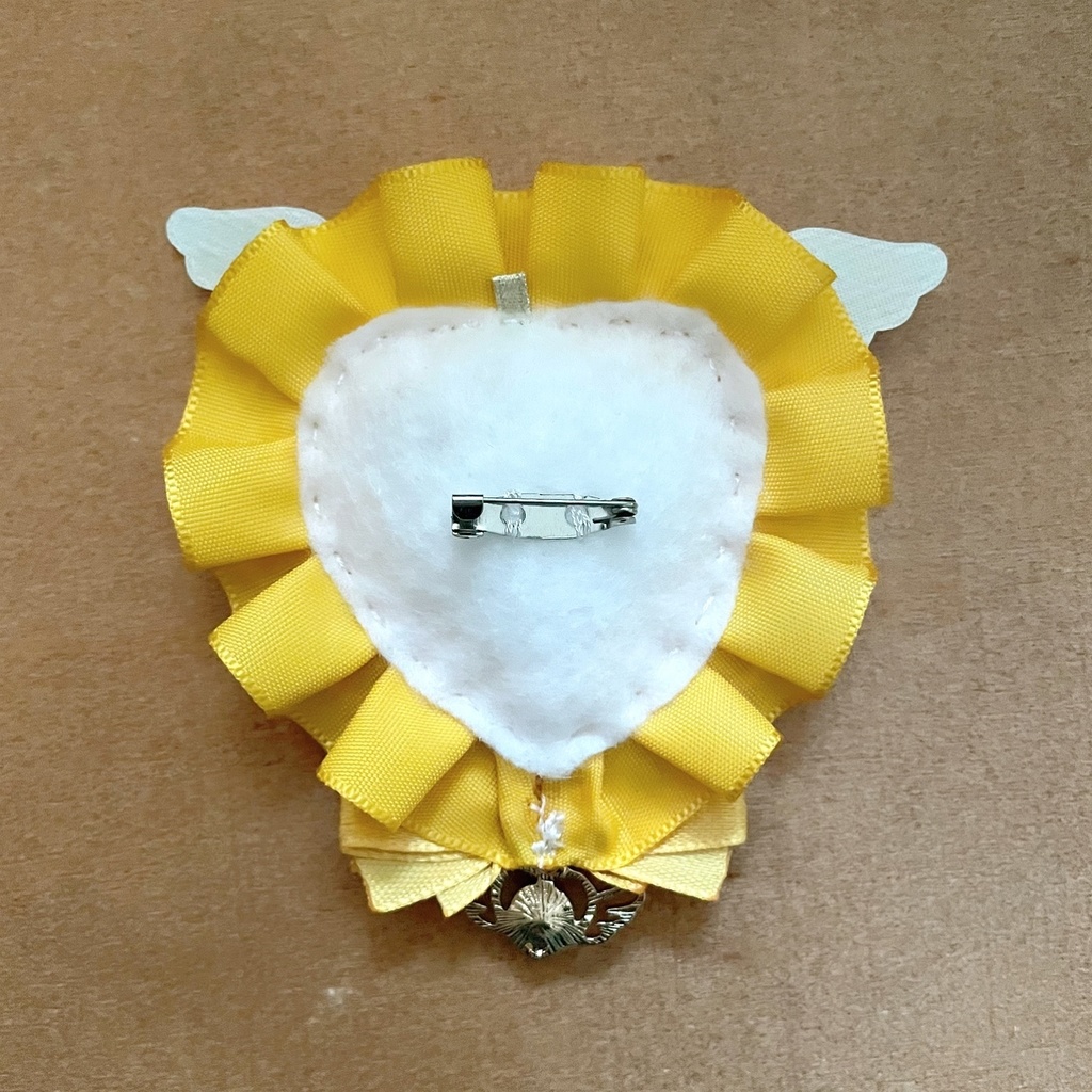 天使の羽 ハート缶バッジロゼット ビッグリボン イエロー