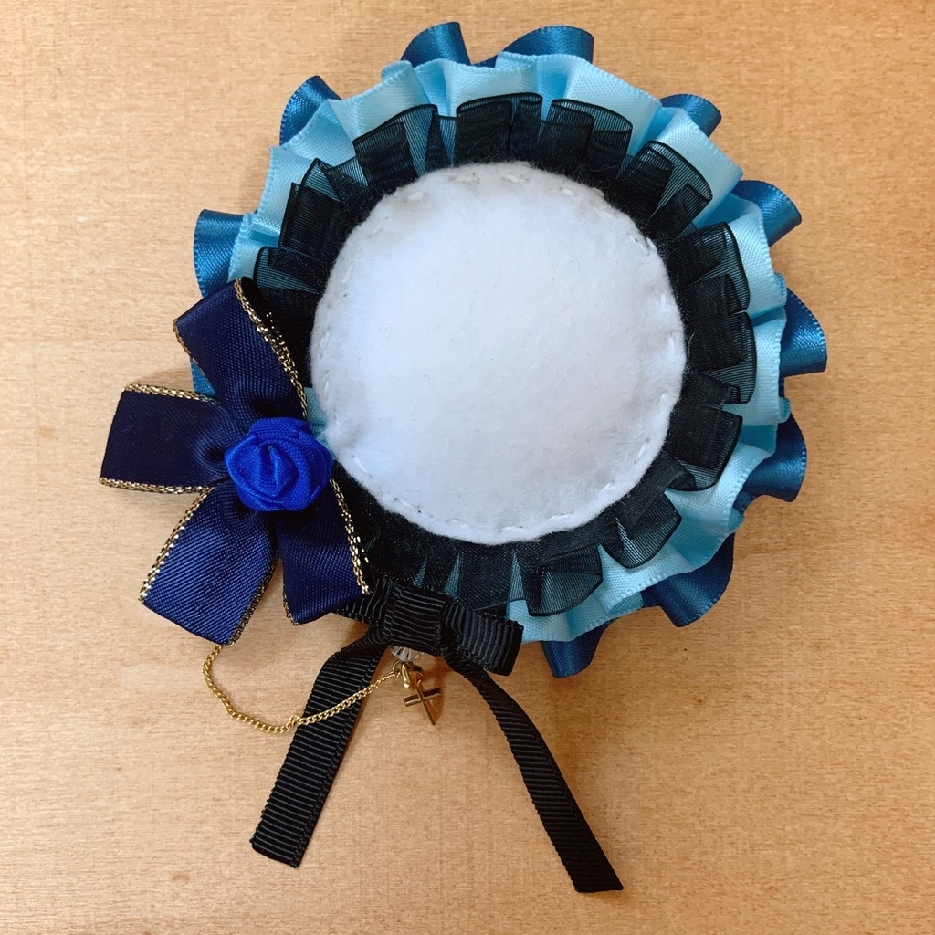 缶バッジロゼット ブルーカラー × ブラックシフォン ローズ ゴシック