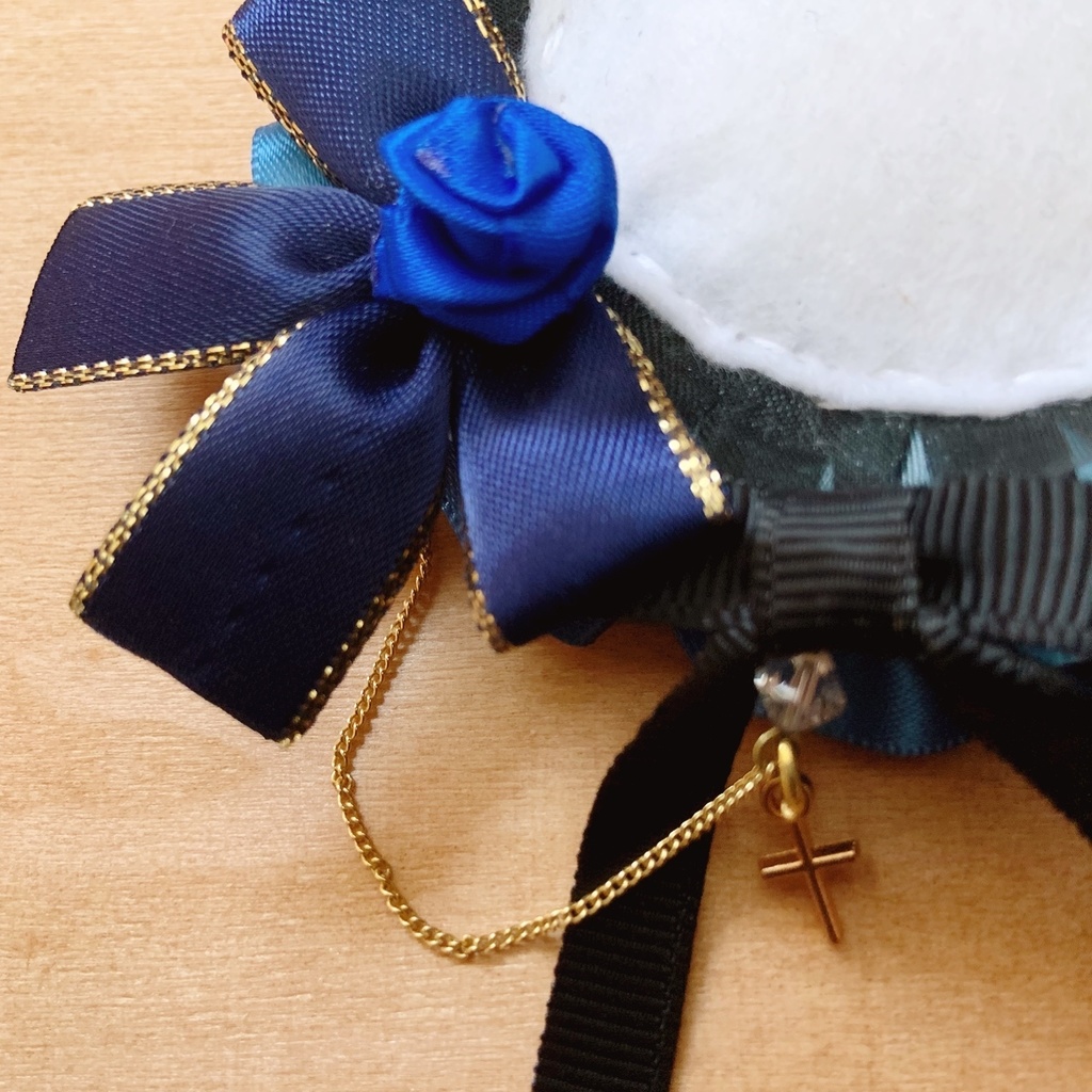 缶バッジロゼット ブルーカラー × ブラックシフォン ローズ ゴシック