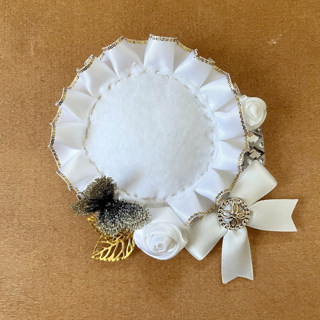 ホワイトカラー ローズブーケ ゴールドバタフライ ロゼット