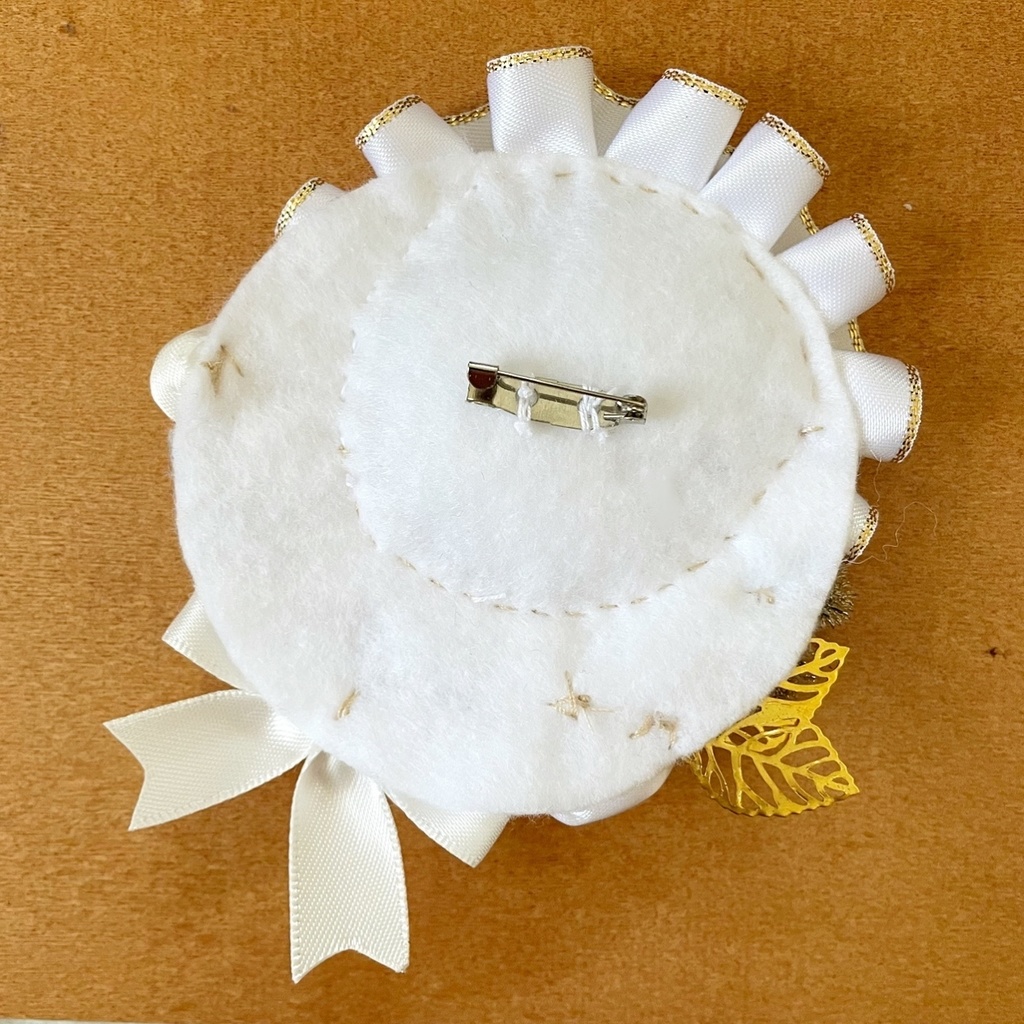 ホワイトカラー ローズブーケ ゴールドバタフライ ロゼット