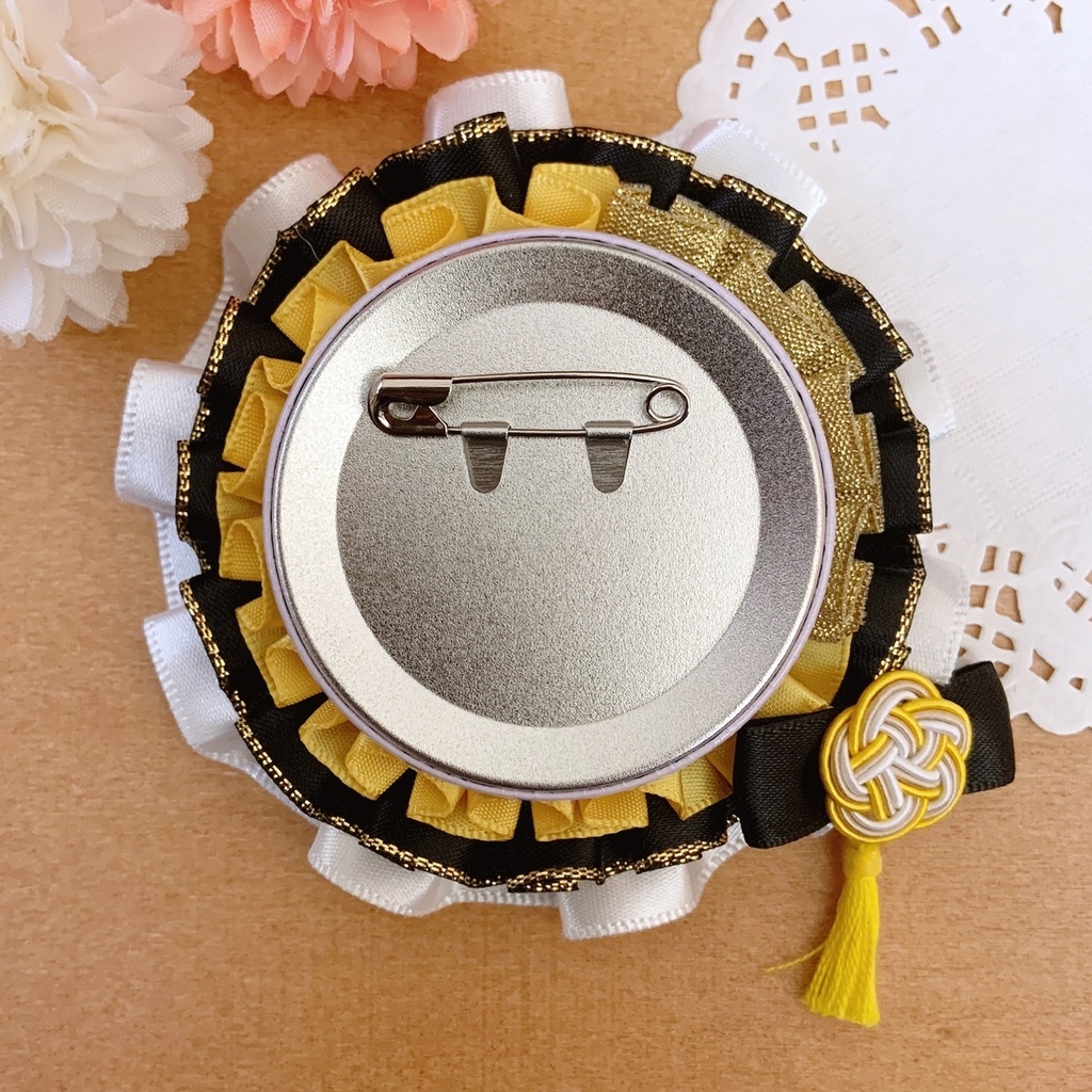 缶バッジロゼット イエロー × ゴールド 梅華繚乱