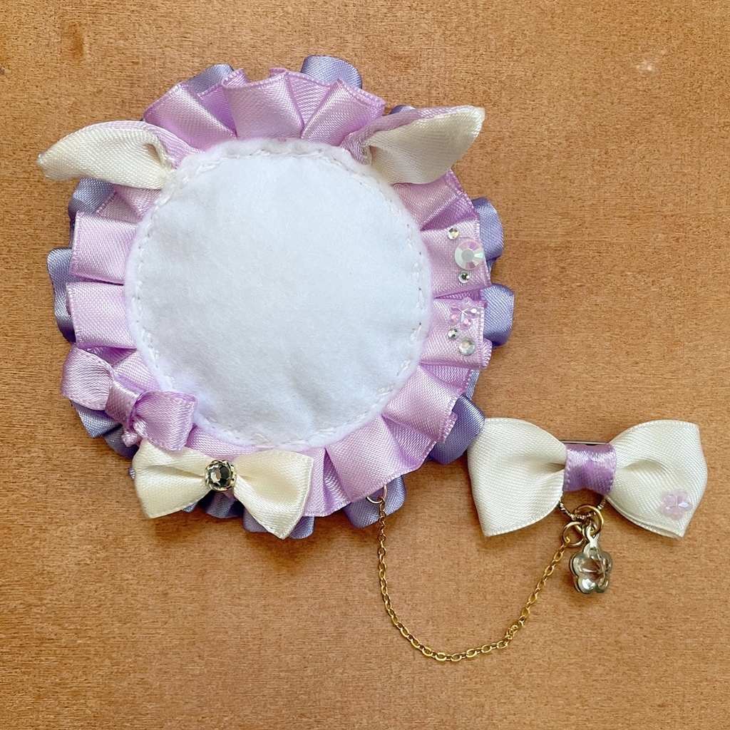 キーホルダーもつけられる うさ耳缶バッジロゼット パープル × フラワー セット