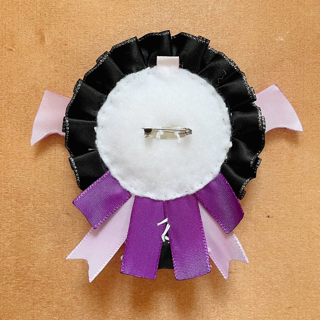 缶バッジロゼット パープルカラー デビル ビジュー