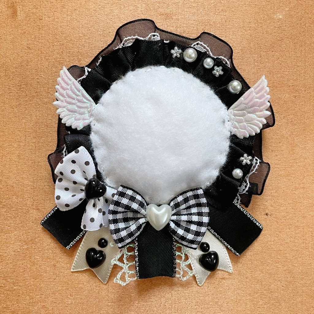 缶バッジロゼット モノクロカラー エンジェル ハート パール