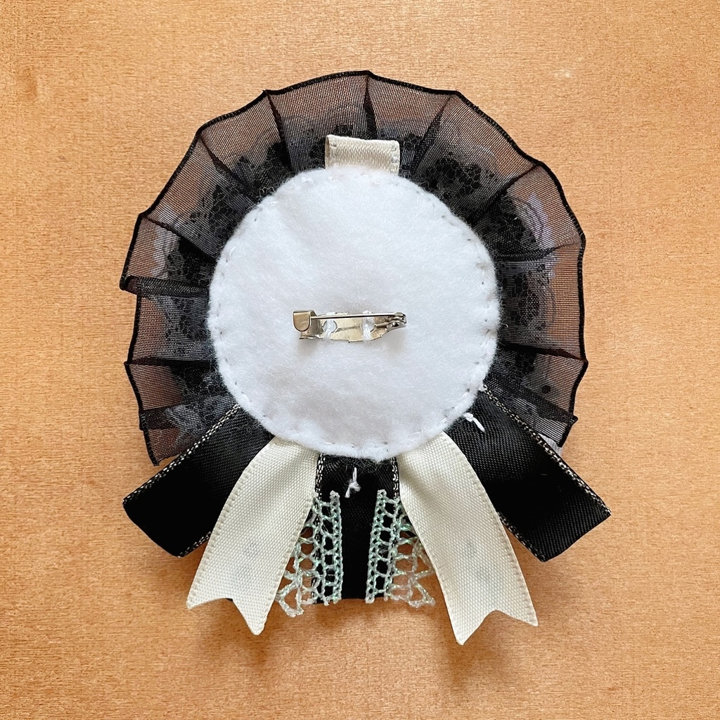 缶バッジロゼット モノクロカラー エンジェル ハート パール