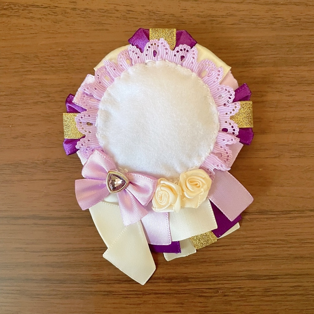 缶バッジロゼット パープル × ホワイト ゴシック ローズ