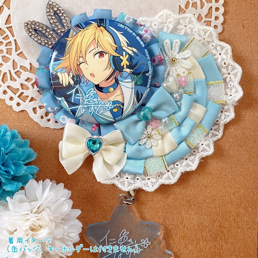 キーホルダーも付けられるハート型 缶バッジロゼット ブルー レース ラビット