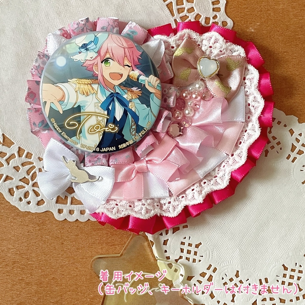 キーホルダーも付けられるハート型 缶バッジロゼット ピンク ビジュー キャット