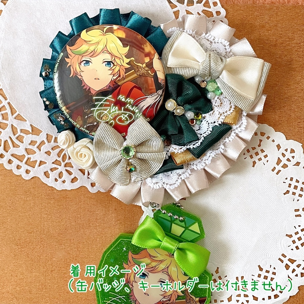 キーホルダーも付けられるハート型 缶バッジロゼット グリーン ビッグリボン