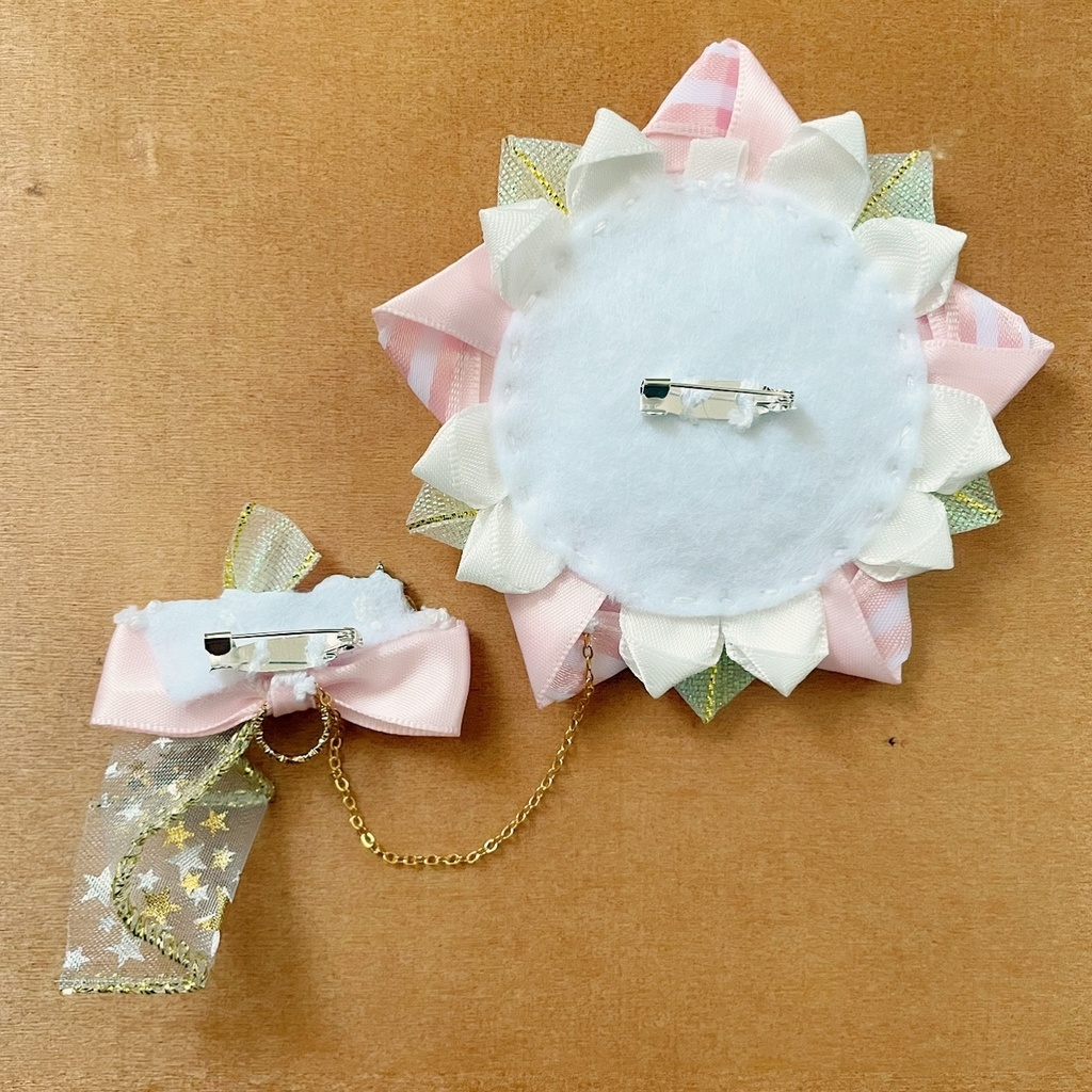 キーホルダーもつけられる スター型缶バッジロゼット ピンク