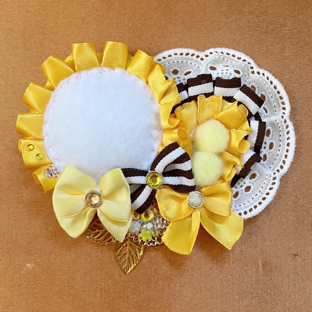 キーホルダーも付けられるハート型 缶バッジロゼット イエロー サンフラワー