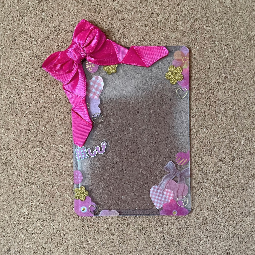 キーホルダーも付けられる ハート型缶バッジロゼット カードケース ピンク天使